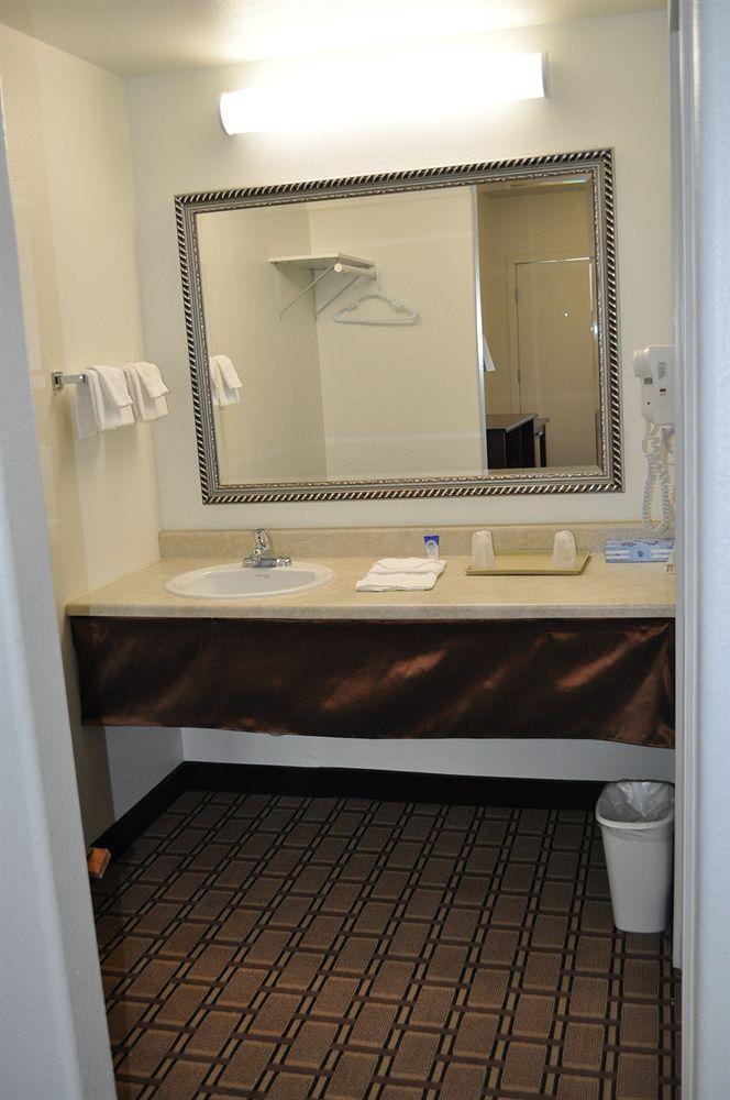 America Inn & Suites Риджкрест Экстерьер фото
