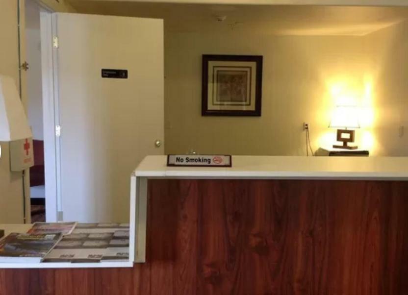America Inn & Suites Риджкрест Экстерьер фото